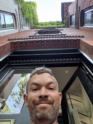 Twister 330: a selfie in a doorway, digital colour