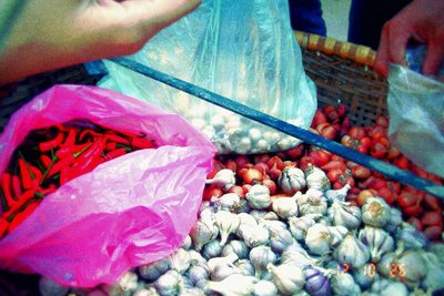 Kompakt LC: a street market stall, vivid pinks and greens
